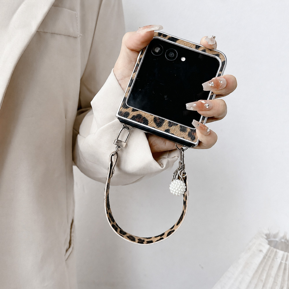 حافظة هاتف قابلة للطي بطبعة جل - مراجعة Men Accessories For Hand وسعره